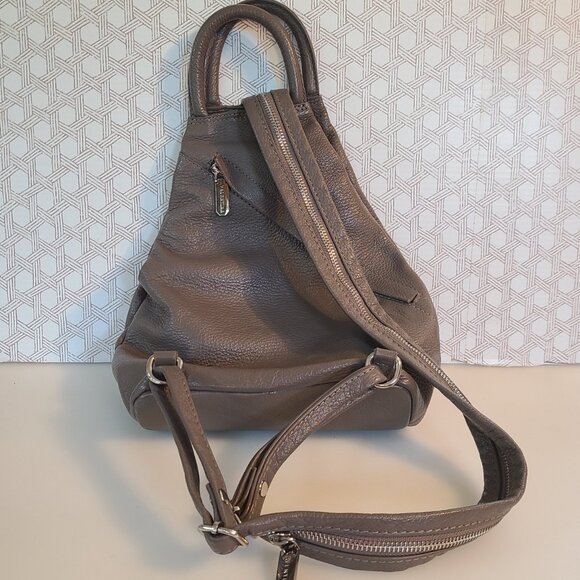 Valentina Grey Leather Backpack with Minimalist Design - Picture 5 of 11